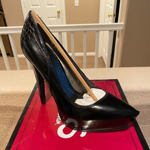 Jaelyn by Circus brand new never worn